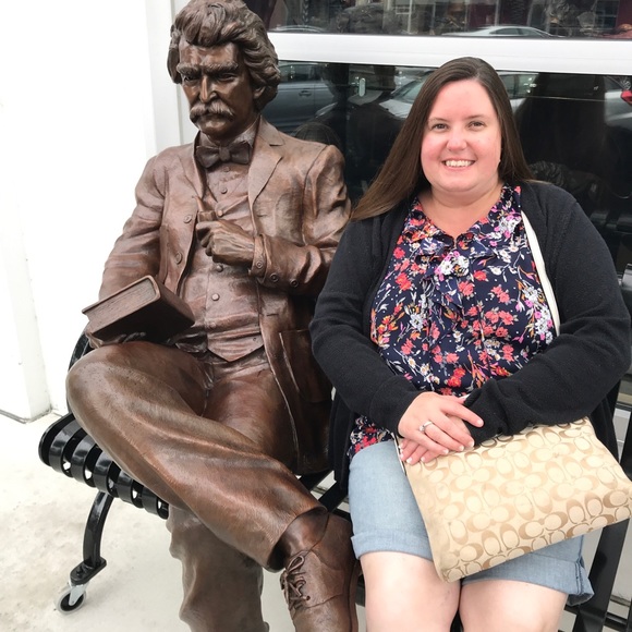 Meet your Posher, Melissa - Picture 5 of 8